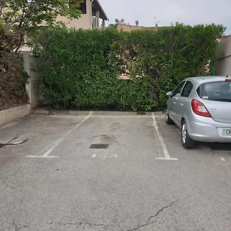 Avec Parking Prive 카르쿠에이란느